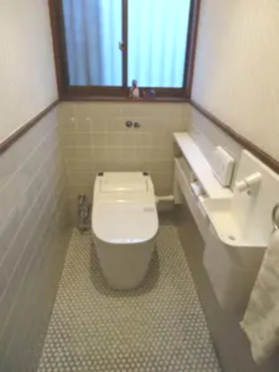 リショップナビ　事例１. タンクレストイレで広々とした空間へ